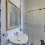 Modern 3 Bedroom In Central Apartment