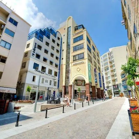 Modern 3 Bedroom In Central *