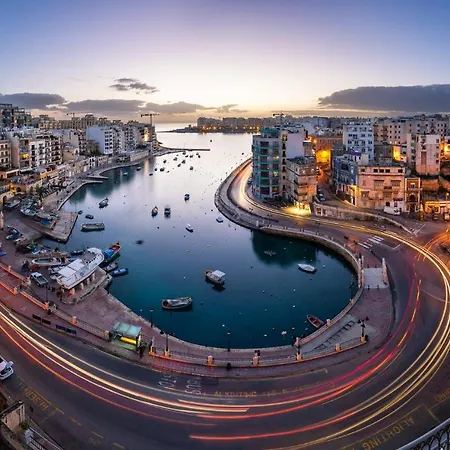 Modern 3 Bedroom In Central Apartment Sliema