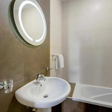 Modern 3 Bedroom In Central *