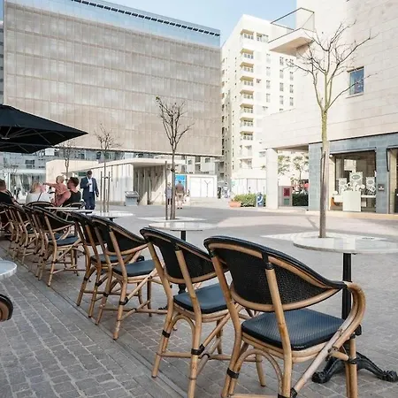 Modern 3 Bedroom In Central *