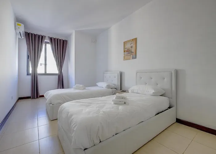 Modern 3 Bedroom In Central アパート スリーマ