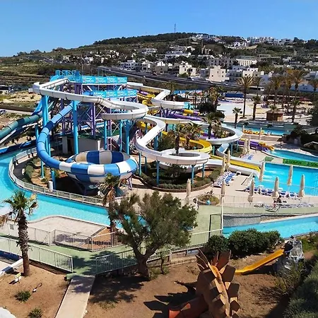 Modern 3 Bedroom In Central Σλιέμα